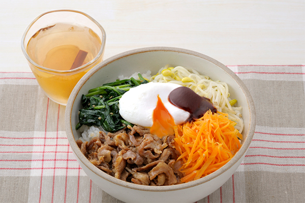 ビビンバ丼/お茶（スジョンガ風）
