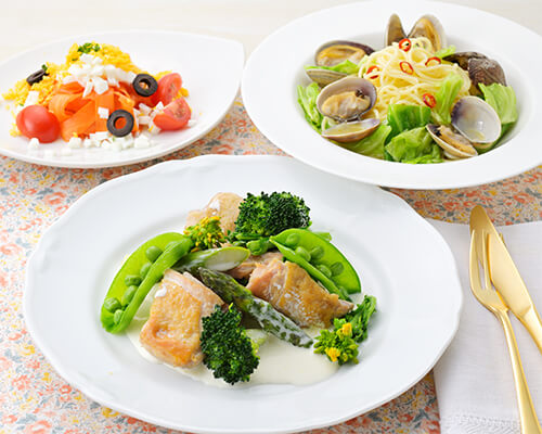 ホームクッキング：鶏もも肉と春野菜のエチュベ/春キャベツボンゴレ/にんじんラぺのミモザ風