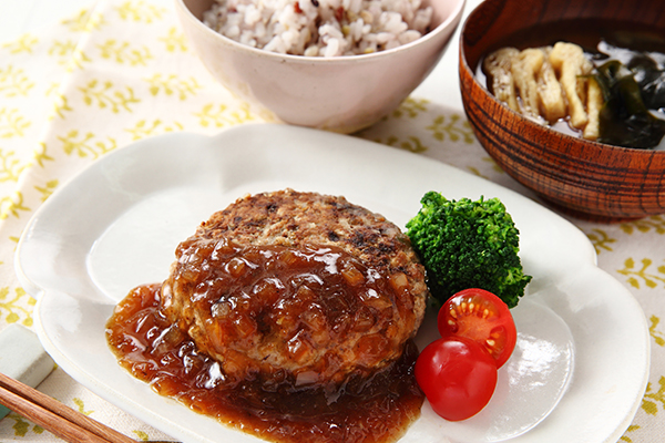 玉ねぎソースの和風ハンバーグ＆十六雑穀米入りごはん＆みそ汁　
