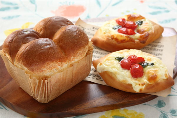 やさしい甘さのみるく食パン＆チーズグラタンパン