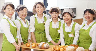 先生は100%卒業生！
