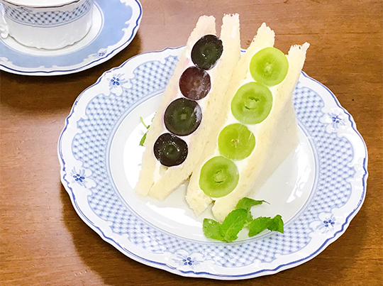 水切りヨーグルトのフルーツサンド