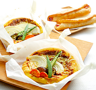 パンコース、焼きベジカレーパン／生ハムのプリエ
